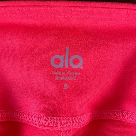 Alo Mid Rise Stash Pocket Leggings in Bright Coral Size Small - Picture 3 of 5